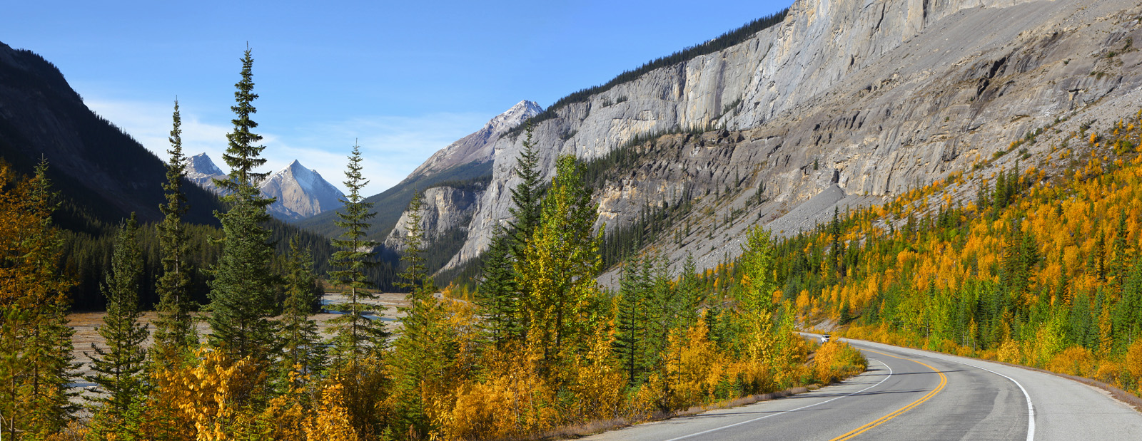 Icefields Parkway in Banff National Park in autumn.