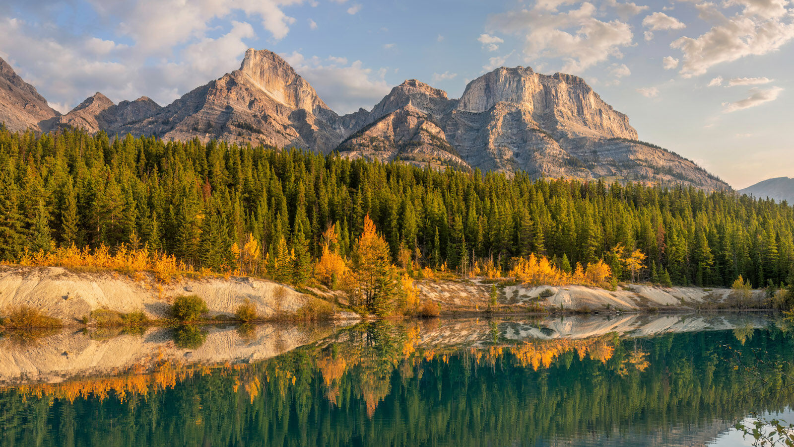 Icefields Parkway Photography Guide: 25 Best Photo Locations