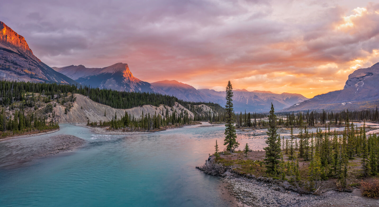 The turquoise waters at Saskatchewan River Crossing in autumn at sunrise.